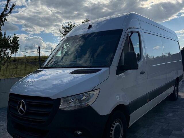 Белый Мерседес Sprinter, объемом двигателя 2.99 л и пробегом 697 тыс. км за 27300 $, фото 1 на Automoto.ua