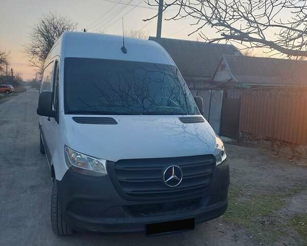 Белый Мерседес Sprinter, объемом двигателя 2.2 л и пробегом 297 тыс. км за 27100 $, фото 1 на Automoto.ua