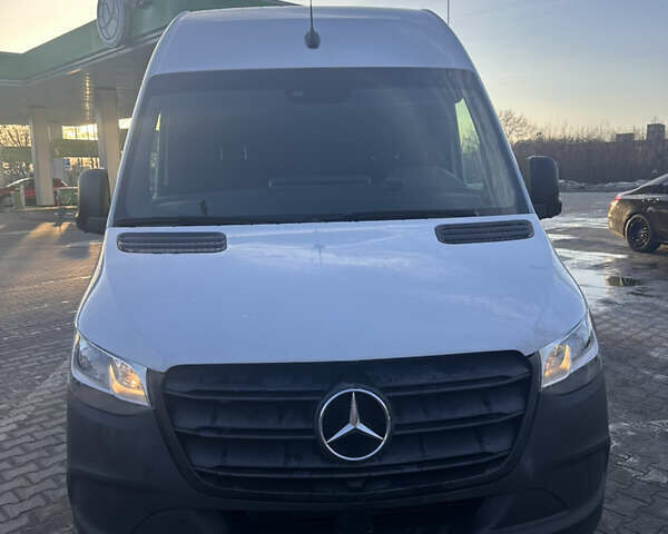 Белый Мерседес Sprinter, объемом двигателя 3 л и пробегом 170 тыс. км за 39000 $, фото 1 на Automoto.ua