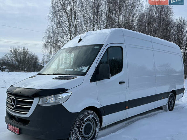 Белый Мерседес Sprinter, объемом двигателя 2.2 л и пробегом 220 тыс. км за 25600 $, фото 1 на Automoto.ua