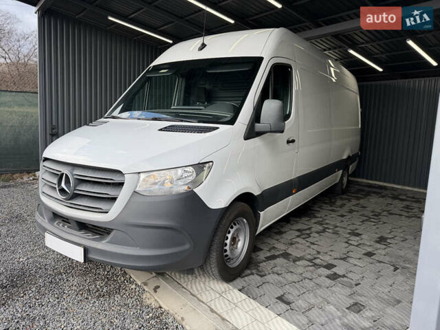 Белый Мерседес Sprinter, объемом двигателя 2.2 л и пробегом 243 тыс. км за 26900 $, фото 1 на Automoto.ua
