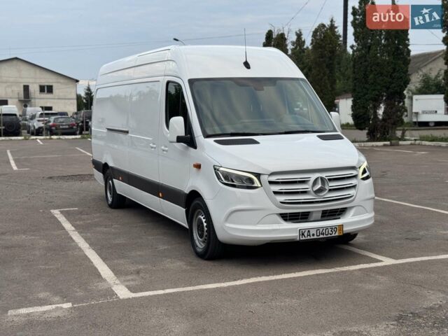 Белый Мерседес Sprinter, объемом двигателя 2.2 л и пробегом 243 тыс. км за 24900 $, фото 1 на Automoto.ua