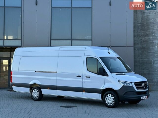 Белый Мерседес Sprinter, объемом двигателя 3 л и пробегом 244 тыс. км за 42884 $, фото 1 на Automoto.ua