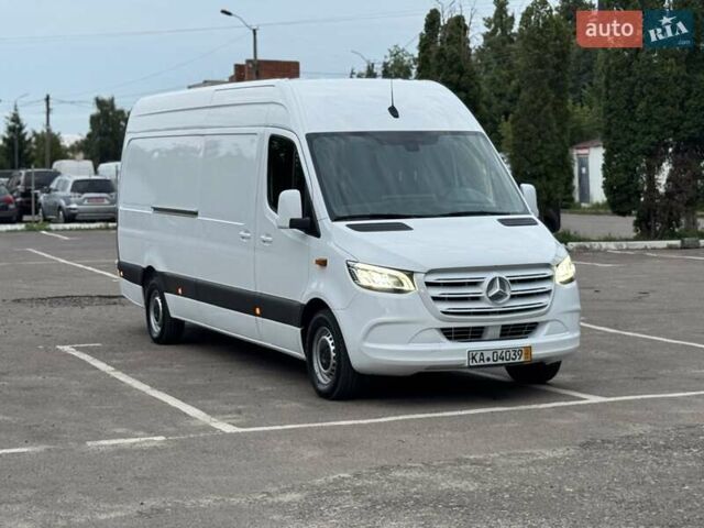 Белый Мерседес Sprinter, объемом двигателя 2.2 л и пробегом 243 тыс. км за 24900 $, фото 1 на Automoto.ua