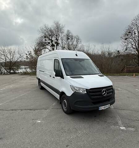 Белый Мерседес Sprinter, объемом двигателя 3 л и пробегом 207 тыс. км за 37000 $, фото 1 на Automoto.ua