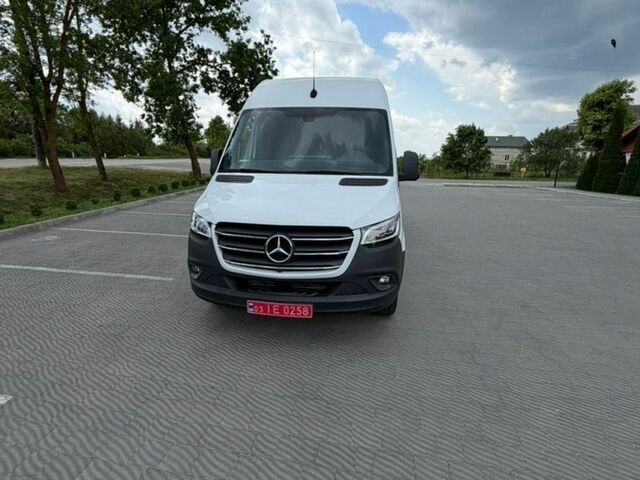 Белый Мерседес Sprinter, объемом двигателя 2.2 л и пробегом 170 тыс. км за 31900 $, фото 1 на Automoto.ua