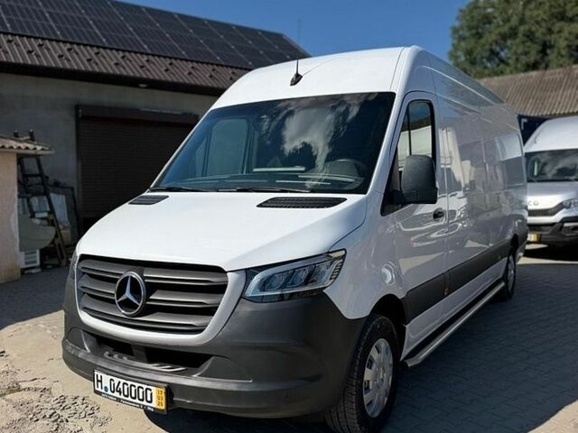 Белый Мерседес Sprinter, объемом двигателя 1.95 л и пробегом 280 тыс. км за 27944 $, фото 1 на Automoto.ua