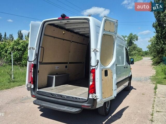 Белый Мерседес Sprinter, объемом двигателя 2 л и пробегом 271 тыс. км за 24000 $, фото 1 на Automoto.ua