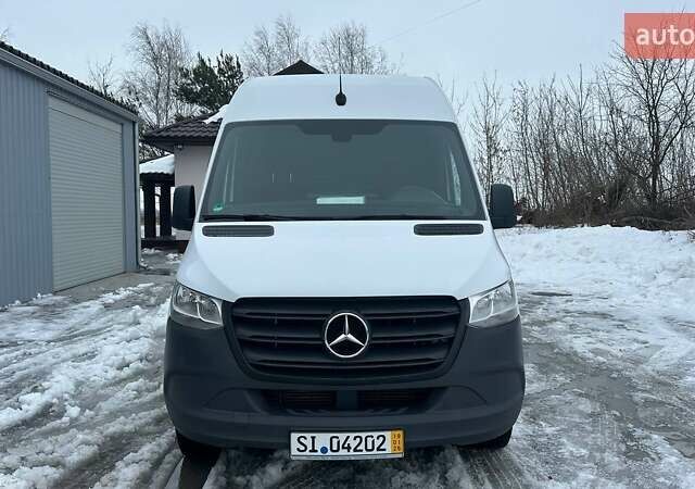 Белый Мерседес Sprinter, объемом двигателя 2.2 л и пробегом 162 тыс. км за 24500 $, фото 1 на Automoto.ua
