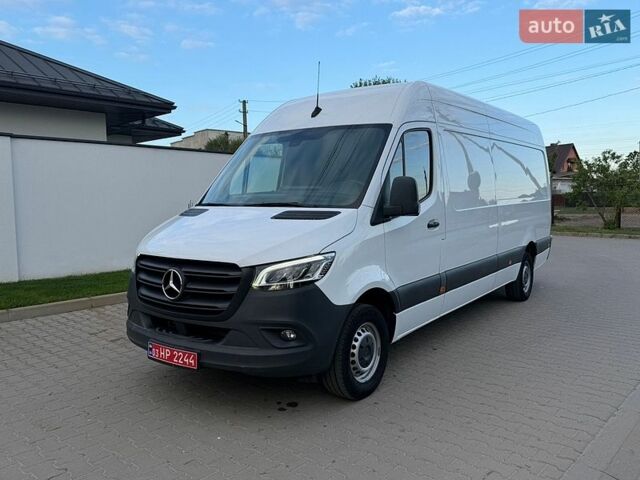 Белый Мерседес Sprinter, объемом двигателя 0 л и пробегом 275 тыс. км за 22900 $, фото 1 на Automoto.ua