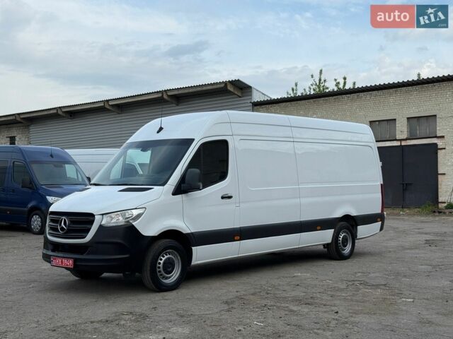 Белый Мерседес Sprinter, объемом двигателя 0 л и пробегом 196 тыс. км за 26900 $, фото 1 на Automoto.ua