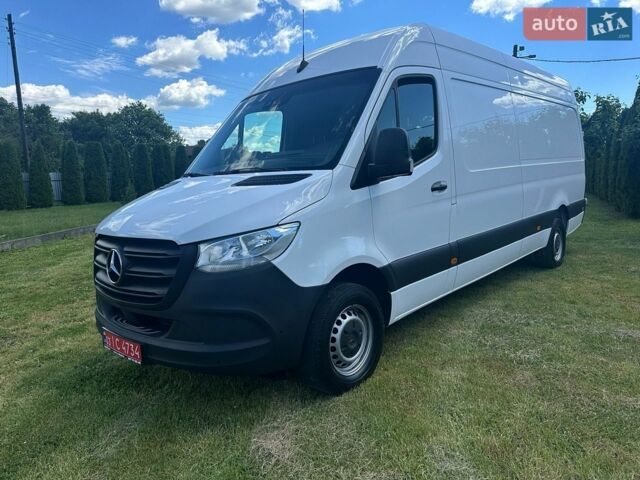 Белый Мерседес Sprinter, объемом двигателя 0 л и пробегом 220 тыс. км за 28400 $, фото 1 на Automoto.ua