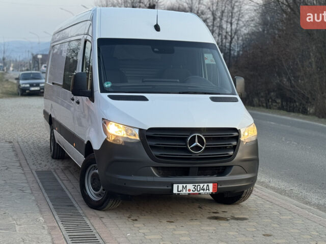Белый Мерседес Sprinter, объемом двигателя 1.95 л и пробегом 287 тыс. км за 34600 $, фото 1 на Automoto.ua