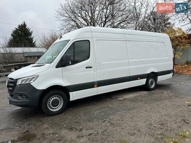 Белый Мерседес Sprinter, объемом двигателя 1.95 л и пробегом 300 тыс. км за 31999 $, фото 1 на Automoto.ua