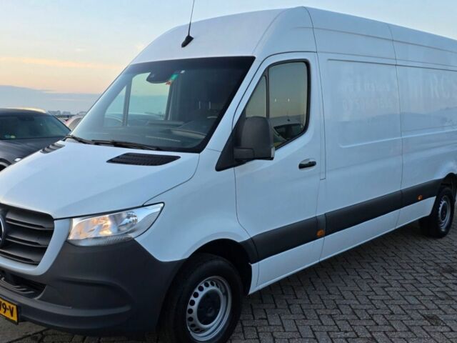Белый Мерседес Sprinter, объемом двигателя 2 л и пробегом 349 тыс. км за 27400 $, фото 1 на Automoto.ua