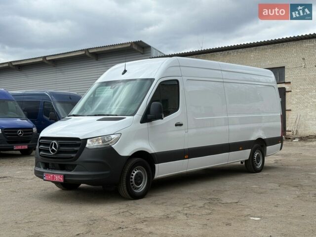 Белый Мерседес Sprinter, объемом двигателя 2 л и пробегом 293 тыс. км за 28600 $, фото 1 на Automoto.ua