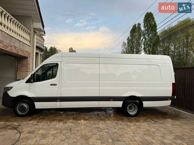Белый Мерседес Sprinter, объемом двигателя 1.95 л и пробегом 33 тыс. км за 55000 $, фото 1 на Automoto.ua