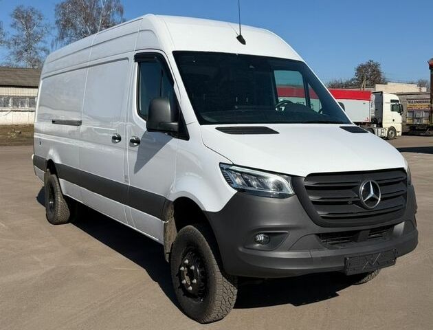 Белый Мерседес Sprinter, объемом двигателя 1.95 л и пробегом 32 тыс. км за 56000 $, фото 1 на Automoto.ua