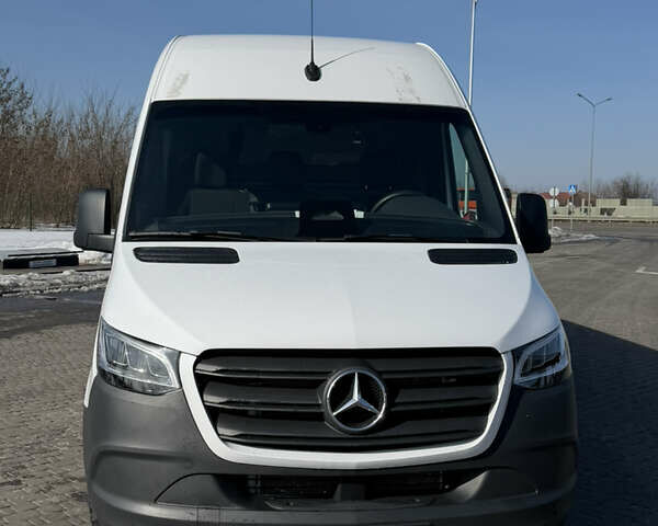 Белый Мерседес Sprinter, объемом двигателя 1.95 л и пробегом 48 тыс. км за 40999 $, фото 1 на Automoto.ua