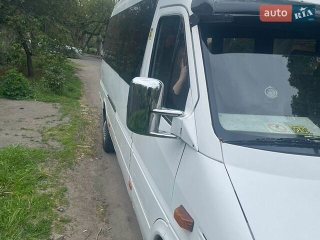 Белый Мерседес Sprinter, объемом двигателя 2.15 л и пробегом 430 тыс. км за 7500 $, фото 1 на Automoto.ua