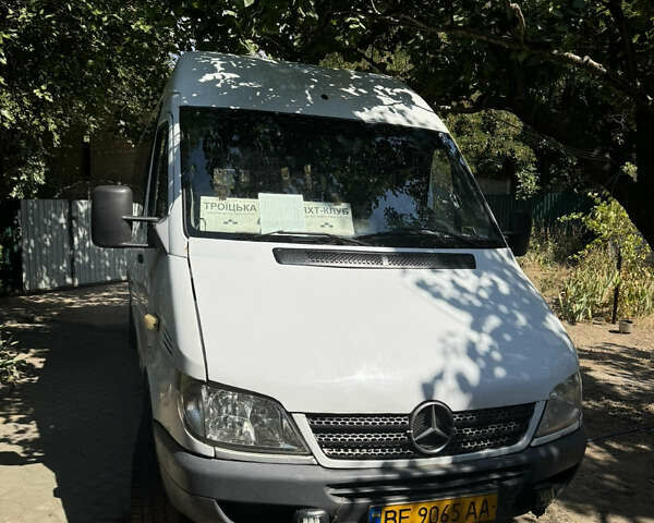 Белый Мерседес Sprinter, объемом двигателя 2.2 л и пробегом 819 тыс. км за 5300 $, фото 1 на Automoto.ua