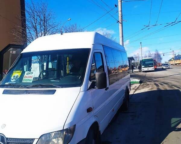 Белый Мерседес Sprinter, объемом двигателя 2.69 л и пробегом 400 тыс. км за 8800 $, фото 1 на Automoto.ua