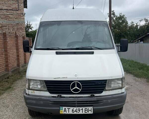 Белый Мерседес Sprinter, объемом двигателя 2.87 л и пробегом 500 тыс. км за 5300 $, фото 1 на Automoto.ua