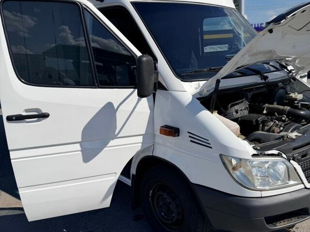 Белый Мерседес Sprinter, объемом двигателя 2.69 л и пробегом 669 тыс. км за 10800 $, фото 1 на Automoto.ua