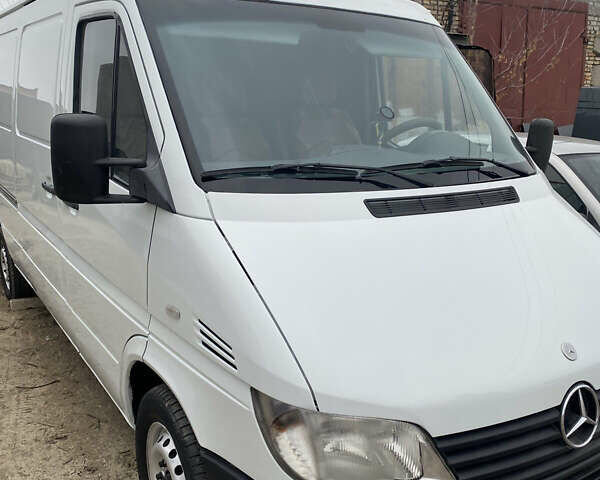 Белый Мерседес Sprinter, объемом двигателя 2.15 л и пробегом 470 тыс. км за 9900 $, фото 1 на Automoto.ua