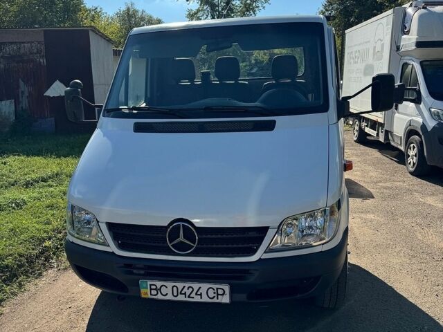 Белый Мерседес Sprinter, объемом двигателя 2.69 л и пробегом 632 тыс. км за 15500 $, фото 1 на Automoto.ua