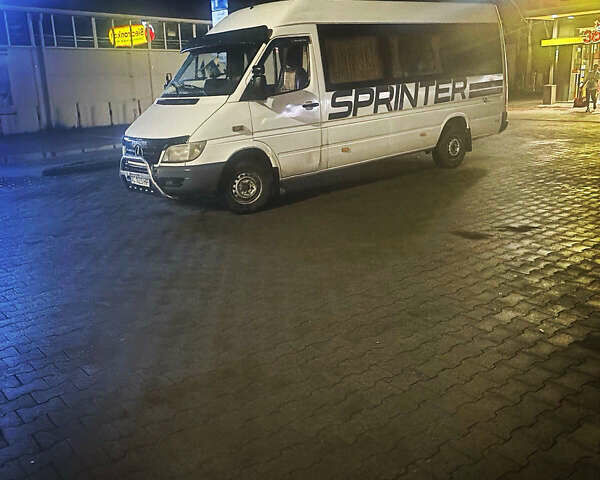 Белый Мерседес Sprinter, объемом двигателя 2.15 л и пробегом 109 тыс. км за 9400 $, фото 1 на Automoto.ua