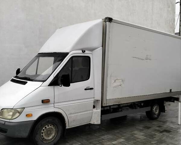 Белый Мерседес Sprinter, объемом двигателя 2.69 л и пробегом 412 тыс. км за 12500 $, фото 1 на Automoto.ua