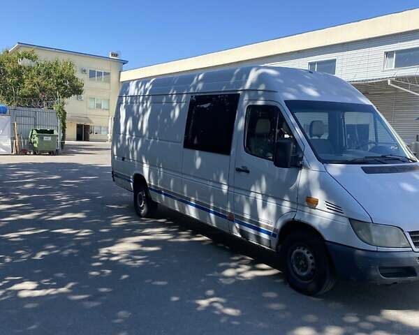 Белый Мерседес Sprinter, объемом двигателя 2.15 л и пробегом 350 тыс. км за 5100 $, фото 1 на Automoto.ua