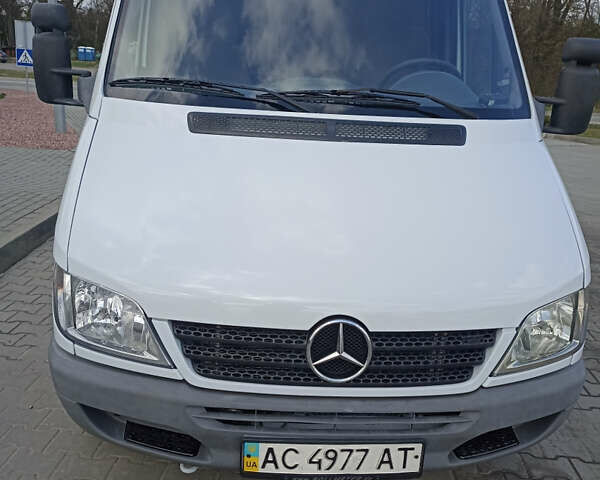 Белый Мерседес Sprinter, объемом двигателя 2.7 л и пробегом 420 тыс. км за 12500 $, фото 1 на Automoto.ua