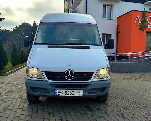 Білий Мерседес Sprinter, об'ємом двигуна 2.15 л та пробігом 370 тис. км за 7500 $, фото 1 на Automoto.ua