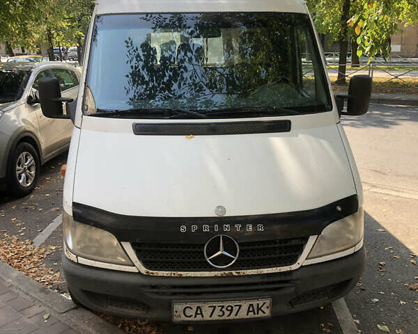 Белый Мерседес Sprinter, объемом двигателя 2.69 л и пробегом 788 тыс. км за 8200 $, фото 1 на Automoto.ua