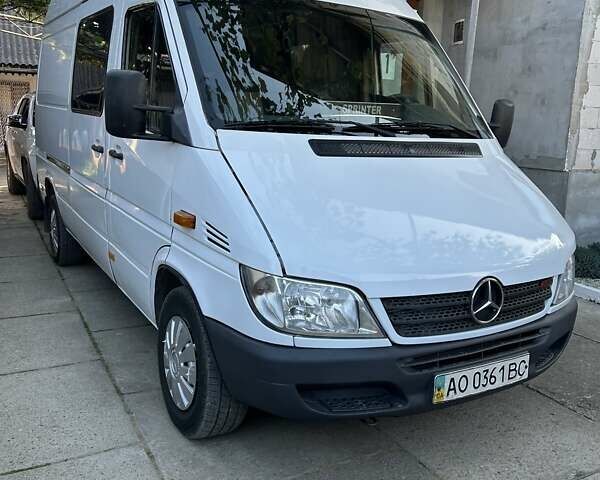 Белый Мерседес Sprinter, объемом двигателя 2.69 л и пробегом 867 тыс. км за 6500 $, фото 1 на Automoto.ua