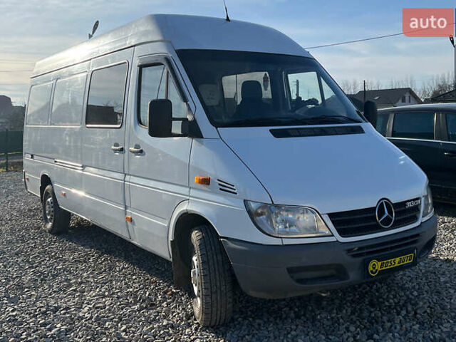 Белый Мерседес Sprinter, объемом двигателя 2.15 л и пробегом 561 тыс. км за 8999 $, фото 1 на Automoto.ua