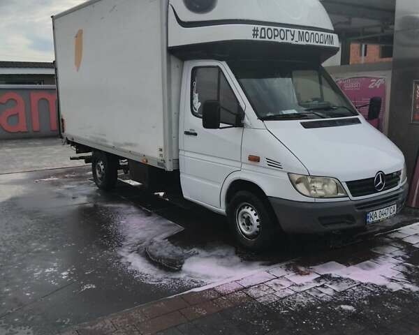 Белый Мерседес Sprinter, объемом двигателя 2.7 л и пробегом 790 тыс. км за 11300 $, фото 1 на Automoto.ua