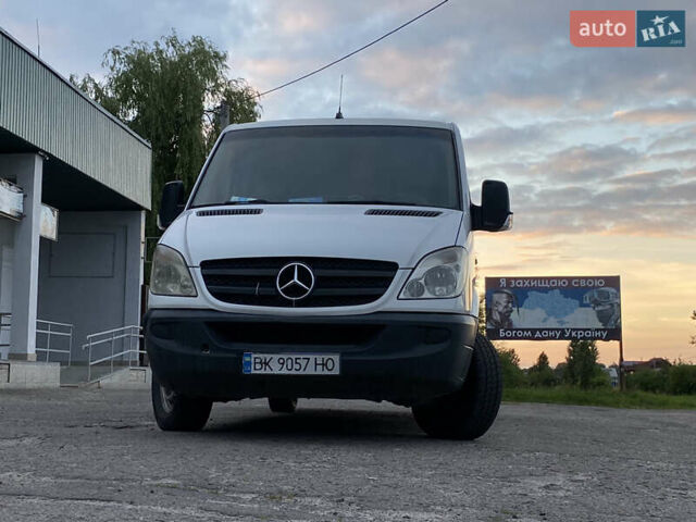 Білий Мерседес Sprinter, об'ємом двигуна 2.1 л та пробігом 480 тис. км за 9600 $, фото 1 на Automoto.ua