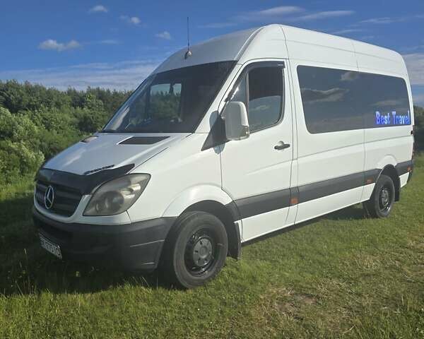 Белый Мерседес Sprinter, объемом двигателя 2.15 л и пробегом 630 тыс. км за 13000 $, фото 1 на Automoto.ua