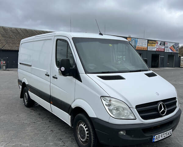 Белый Мерседес Sprinter, объемом двигателя 2.14 л и пробегом 275 тыс. км за 9400 $, фото 1 на Automoto.ua