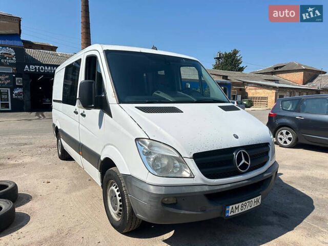 Белый Мерседес Sprinter, объемом двигателя 2.2 л и пробегом 556 тыс. км за 12000 $, фото 1 на Automoto.ua