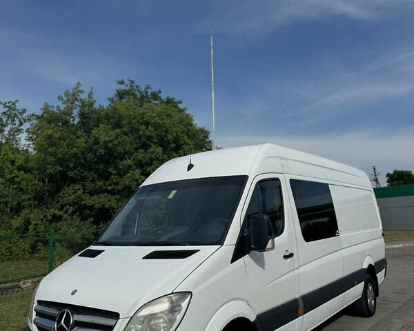Белый Мерседес Sprinter, объемом двигателя 2.2 л и пробегом 300 тыс. км за 17300 $, фото 1 на Automoto.ua