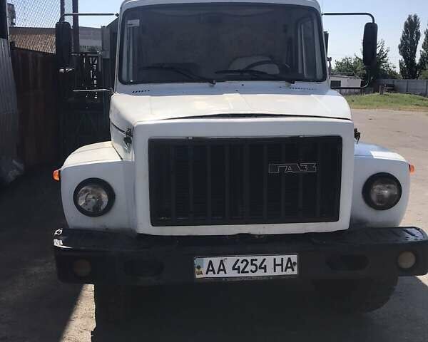 Белый Мерседес Sprinter, объемом двигателя 4.25 л и пробегом 336 тыс. км за 3900 $, фото 1 на Automoto.ua