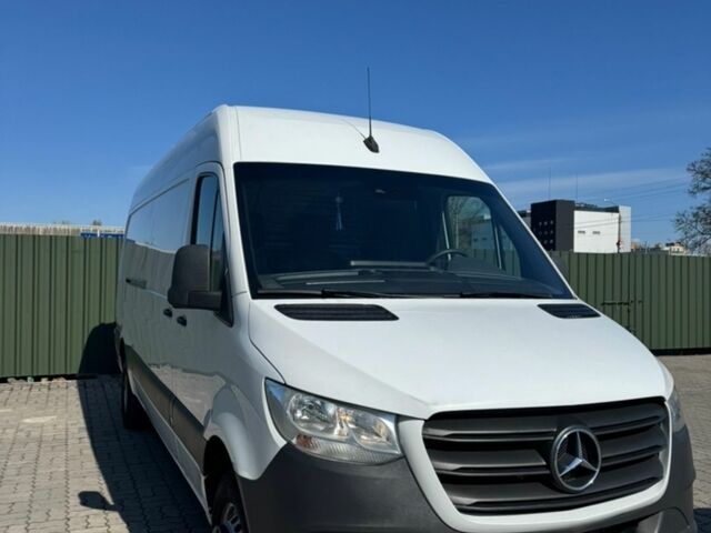 Белый Мерседес Sprinter, объемом двигателя 2.1 л и пробегом 455 тыс. км за 25999 $, фото 1 на Automoto.ua