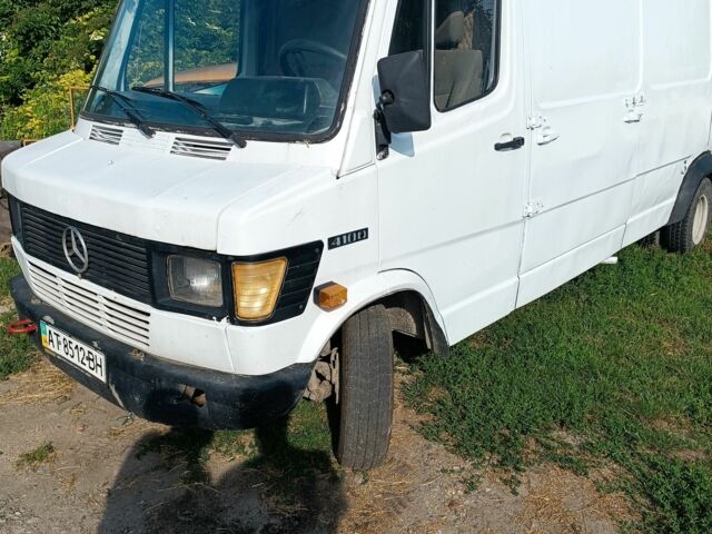 Белый Мерседес Sprinter, объемом двигателя 0 л и пробегом 200 тыс. км за 3500 $, фото 1 на Automoto.ua