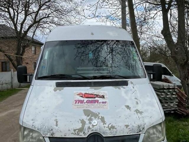 Белый Мерседес Sprinter, объемом двигателя 2.69 л и пробегом 690 тыс. км за 7000 $, фото 1 на Automoto.ua
