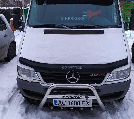 Белый Мерседес Sprinter, объемом двигателя 2.15 л и пробегом 498 тыс. км за 7000 $, фото 1 на Automoto.ua