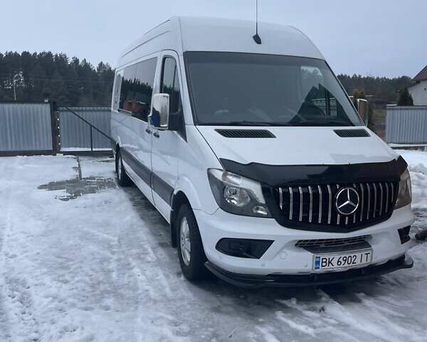 Белый Мерседес Sprinter, объемом двигателя 2.14 л и пробегом 255 тыс. км за 29500 $, фото 1 на Automoto.ua